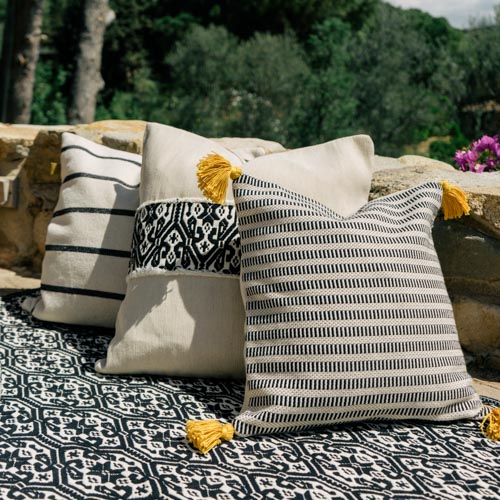 Chia cushions natural / black