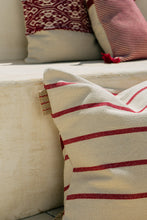 Carica l&#39;immagine nel visualizzatore di Gallery, Chia cushions natural / bordeaux
