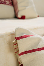 Carica l&#39;immagine nel visualizzatore di Gallery, Chia cushions natural / bordeaux
