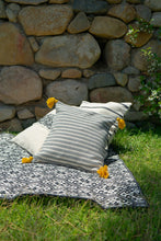 Carica l&#39;immagine nel visualizzatore di Gallery, Chia cushions natural / black
